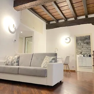 https://tower-gombitos-apartment.it-lombardy.com