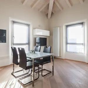 https://santorsola-suites-apartments.emilia-romagnahotels.net